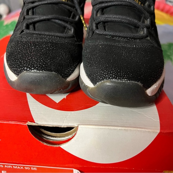 Air Jordan 11 - Picture 3 of 9